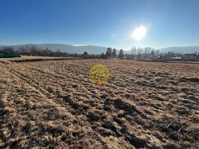 Stavebný rovinatý pozemok na predaj s výhľadom na Tatry - 5