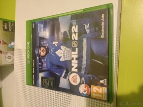 Xbox One S 500GB + Fifa, NHL - 5