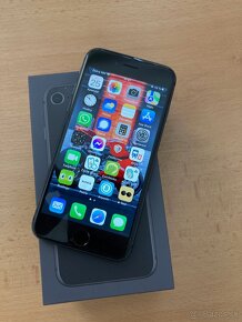 Apple iPhone 8 Black 64 GB - 5