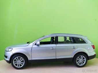 Predám tento novy Kovový model. Audi Q7 strieborná farba - 5