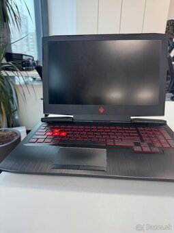 HP OMEN 15 palcový - 5