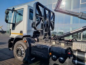 TRAKTOR IVECO 180E28 EUROCARGO NOSIČ KONTAJNERU 10T SKLADEM - 5