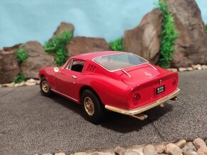 prodám model 1:18 ferrari 275GTB - 5