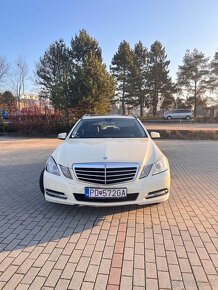 Mercedes Benz E200 - 5