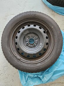 Plechové disky s puklicami Toyota Yaris 185/60 R15 84T - 5