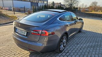 Tesla Model S P90 - 5