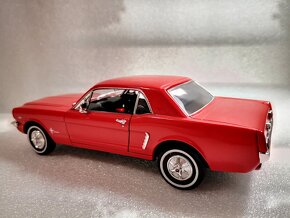 Predám kovový model Ford Mustang Coupe 1964, 1:24 - 5