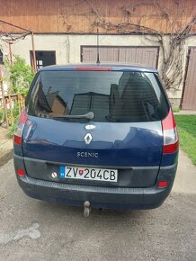 Renault Scenics - 5