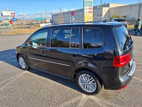 Predám VW Touran 2,0 TDI HIGHLINE DSG - TOP - 5