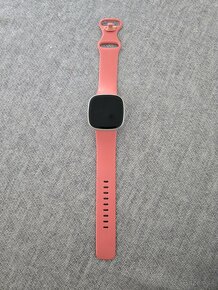 Inteligentné hodinky Fitbit Versa 3 FB511GLPK / 41 mm / GPS - 5