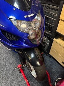 SUZUKI GSXR 600 - 5