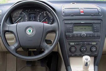 Skoda octavia 2 rámik na radio (typ original stream) - 5