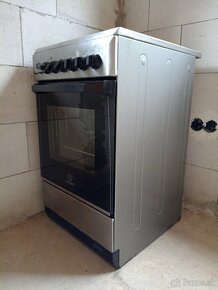 Indesit elektrický sporak - 5