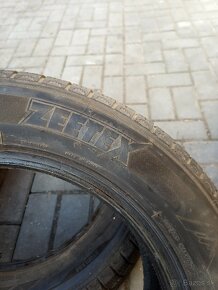 Predám zimné pneu 215/55 r16 - 5