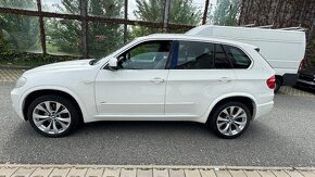 BMW X5 4.8i - 5