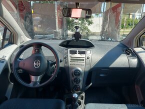 Toyota Yaris 2010 - 5