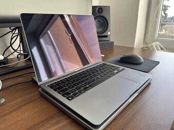 MacBook Air M1 (2020) – v top stave - 5