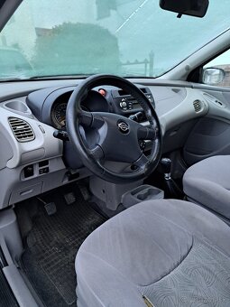 Nissan Almera Tino - 5