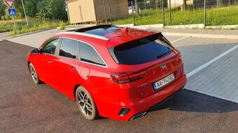 Predám / vymením Kia Ceed SW  1.6 CRDi GT-line - 5