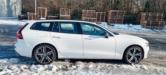 Volvo V60 R-Desing 251kw 4x4 - 5