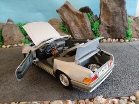 prodám model 1:18 mercedes benz Sl500 1989 - 5