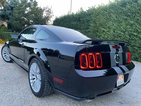 Ford Mustang GT V8 - 5