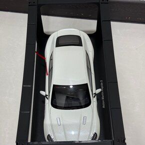 1:18 AutoArt Aston Martin Rapide S - 5