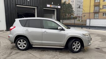 Predám toyotu rav 4 2011 - 5