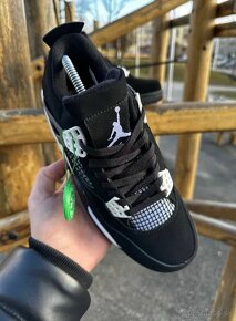 Nike SB Air Jordan Retro 4 - 5