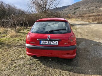 Predám Peugeot 206 1,4 benzín 55kw r.v 2006 - 5