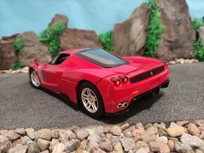 Prodám model 1:18 Ferrari enzo - 5