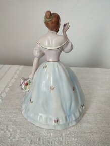 Royal dux žena s kvetinou porcelánová soška - 5