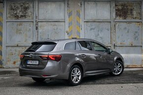 Toyota Avensis Combi 2.0 D-4D - 5