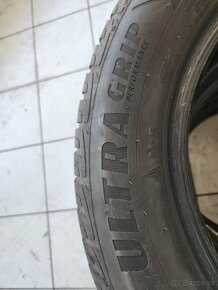 Predám zimne 215/60 R16 GOOD YEAR - 5