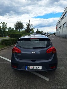 Predám automobil KIA CEED hatchback - 5