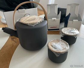 Designová čajová kanvica Theo Black + 2 hrnčeky, zn. Stelton - 5