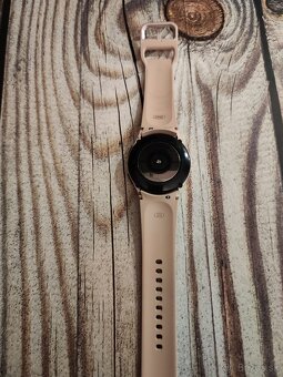 Predám Samsung Galaxy Watch4 40mm - 5