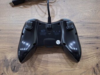 Káblový ovládač na Xbox 360 zn. Mad Catz - 5