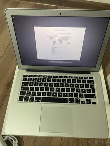 Apple MacBook Air 13" (Early 2015) - 5