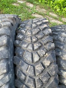 Pneu 225/75 R16 - 5