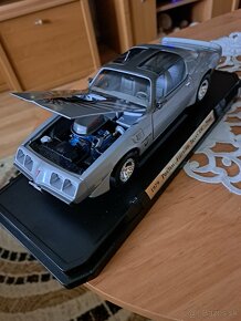 Model auta pontiac firebird 1979 1:18 - 5