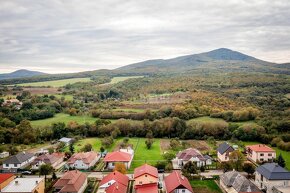 Rezervované Na predaj výnimočný pozemok v obci Brezina - 5