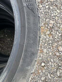 225/40 r19-letné pneu - 5