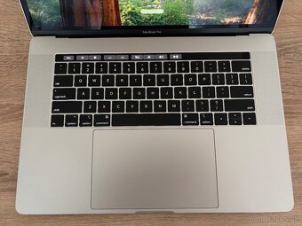 Apple MacBook Pro 15,4" - 5