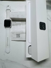 Predám Apple Watch Series 5 44mm Silver, White Sport Band - 5