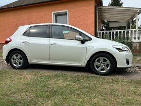 Predám toyotu auris 1,8 cvt hybrid - 5