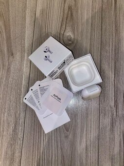 Apple AirPods 4 - 5