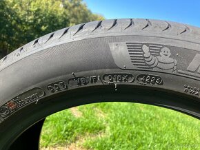 Predám skoro nové letné pneu Michelin Primacy 4 225/50 R18 - 5