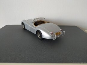 Jaguár xk120 1:18 - 5