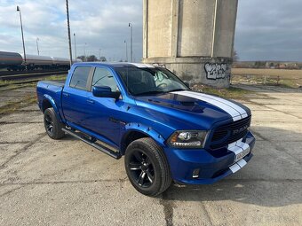 Dodge RAM 1500 Sport 4x4 - 5